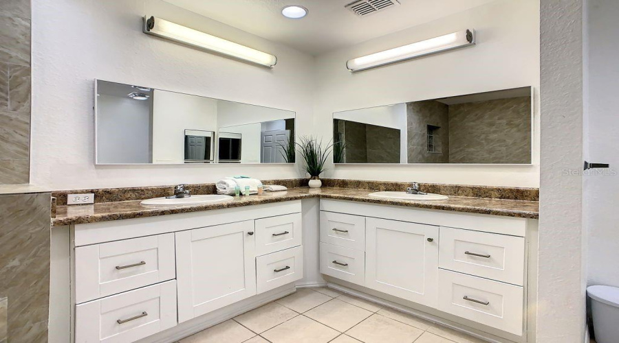 Kissimmee, Florida 34747, 3 Bedroom Bedrooms, ,2 Bathroombathrooms,Residential,For Sale,Treasure Trove,0,Mfro6446389