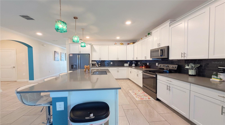 Davenport, Florida 33896, 6 Bedroom Bedrooms, ,5 Bathroombathrooms,Residential,For Sale,Kingsbarn,0,Mfro6446677