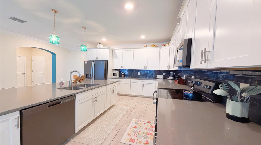 Davenport, Florida 33896, 6 Bedroom Bedrooms, ,5 Bathroombathrooms,Residential,For Sale,Kingsbarn,0,Mfro6446677