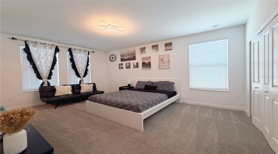 Davenport, Florida 33896, 6 Bedroom Bedrooms, ,5 Bathroombathrooms,Residential,For Sale,Kingsbarn,0,Mfro6446677