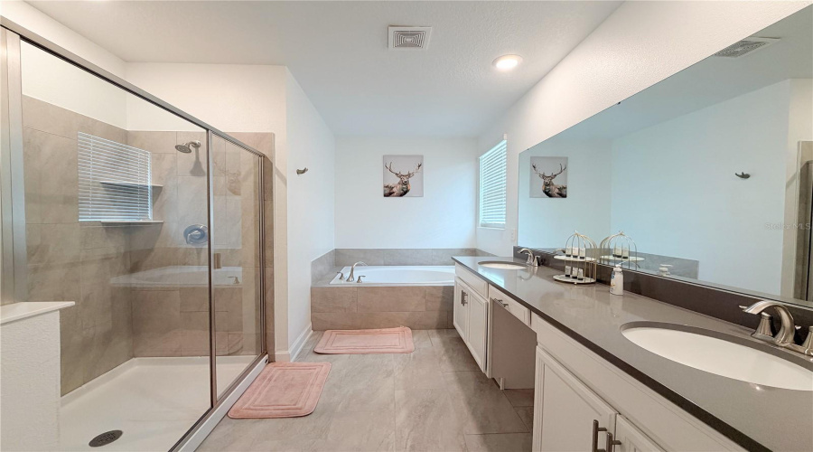 Davenport, Florida 33896, 6 Bedroom Bedrooms, ,5 Bathroombathrooms,Residential,For Sale,Kingsbarn,0,Mfro6446677