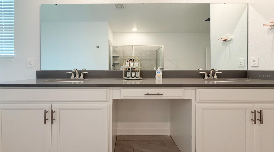 Davenport, Florida 33896, 6 Bedroom Bedrooms, ,5 Bathroombathrooms,Residential,For Sale,Kingsbarn,0,Mfro6446677