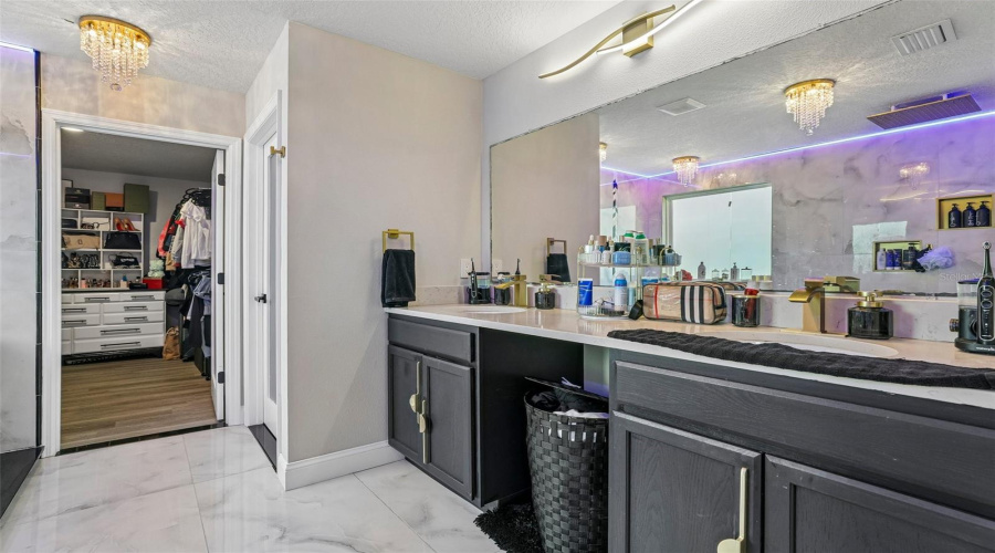 Davenport, Florida 33837, 4 Bedroom Bedrooms, ,2 Bathroombathrooms,Residential,For Sale,Oak Bluff,0,Mfrtb8553962