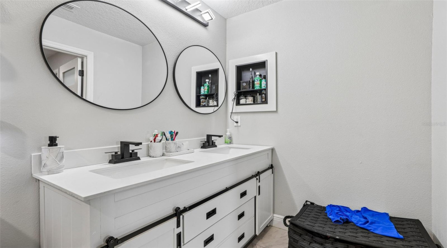 Davenport, Florida 33837, 4 Bedroom Bedrooms, ,2 Bathroombathrooms,Residential,For Sale,Oak Bluff,0,Mfrtb8553962