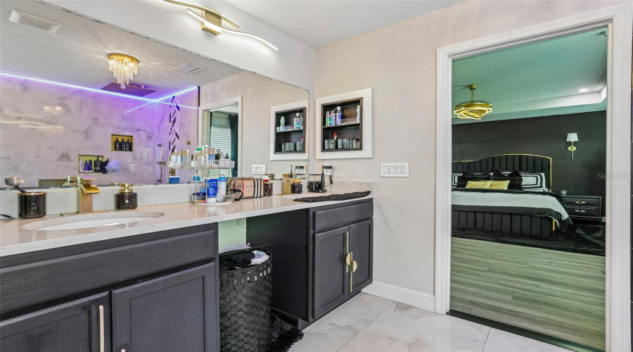 Davenport, Florida 33837, 4 Bedroom Bedrooms, ,2 Bathroombathrooms,Residential,For Sale,Oak Bluff,0,Mfrtb8553962