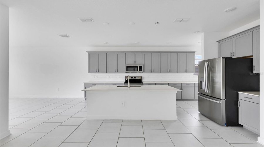 Davenport, Florida 33837, 4 Bedroom Bedrooms, ,3 Bathroombathrooms,Residential,For Sale,Eastminster,0,Mfro6446517