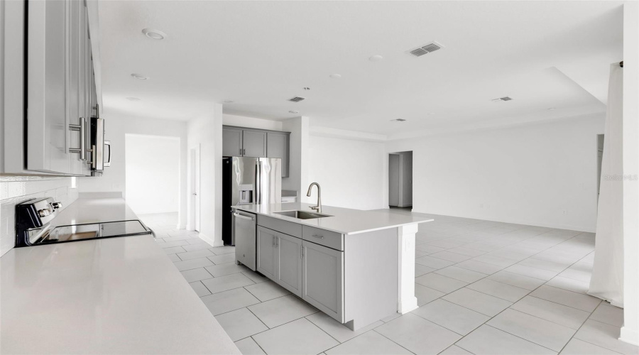 Davenport, Florida 33837, 4 Bedroom Bedrooms, ,3 Bathroombathrooms,Residential,For Sale,Eastminster,0,Mfro6446517