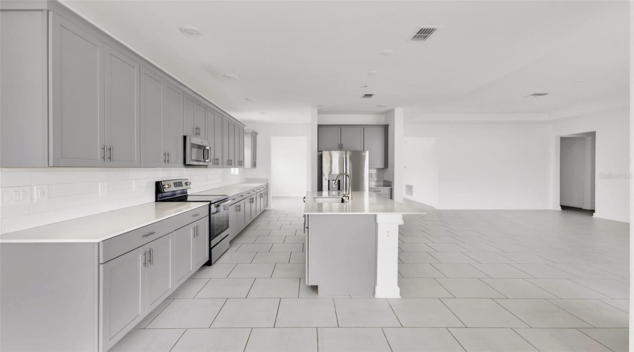 Davenport, Florida 33837, 4 Bedroom Bedrooms, ,3 Bathroombathrooms,Residential,For Sale,Eastminster,0,Mfro6446517