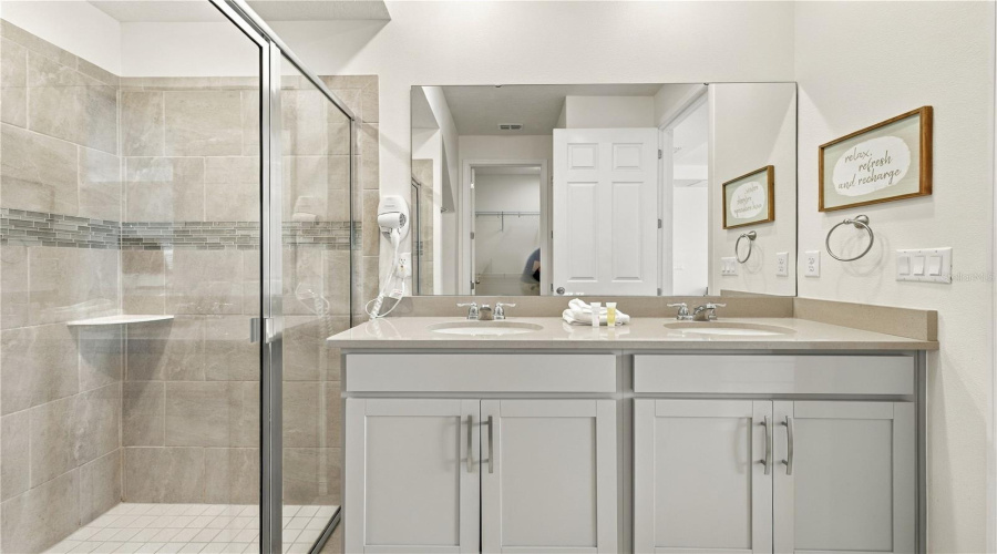 Kissimmee, Florida 34747, 5 Bedroom Bedrooms, ,4 Bathroombathrooms,Residential,For Sale,Fleming Mist,0,Mfro6446661