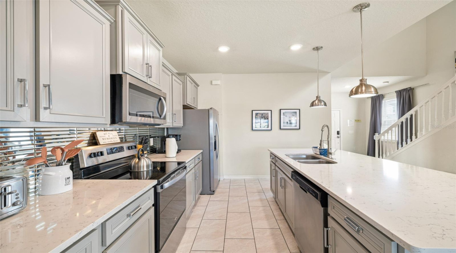 Davenport, Florida 33897, 7 Bedroom Bedrooms, ,5 Bathroombathrooms,Residential,For Sale,Aloha,0,Mfro6446555