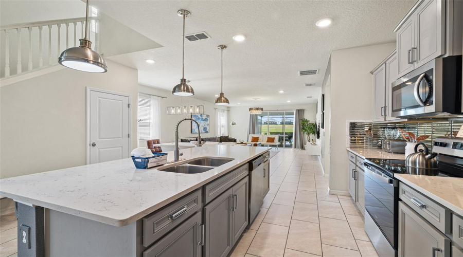 Davenport, Florida 33897, 7 Bedroom Bedrooms, ,5 Bathroombathrooms,Residential,For Sale,Aloha,0,Mfro6446555
