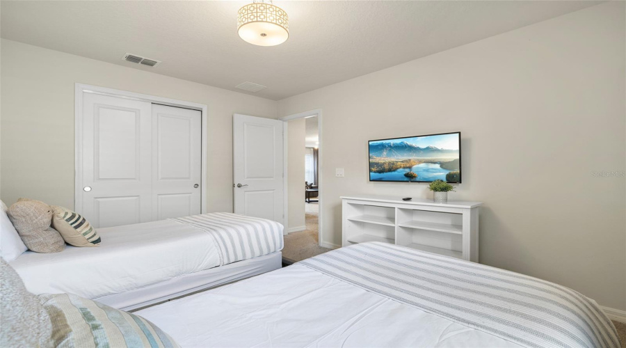 Davenport, Florida 33897, 7 Bedroom Bedrooms, ,5 Bathroombathrooms,Residential,For Sale,Aloha,0,Mfro6446555