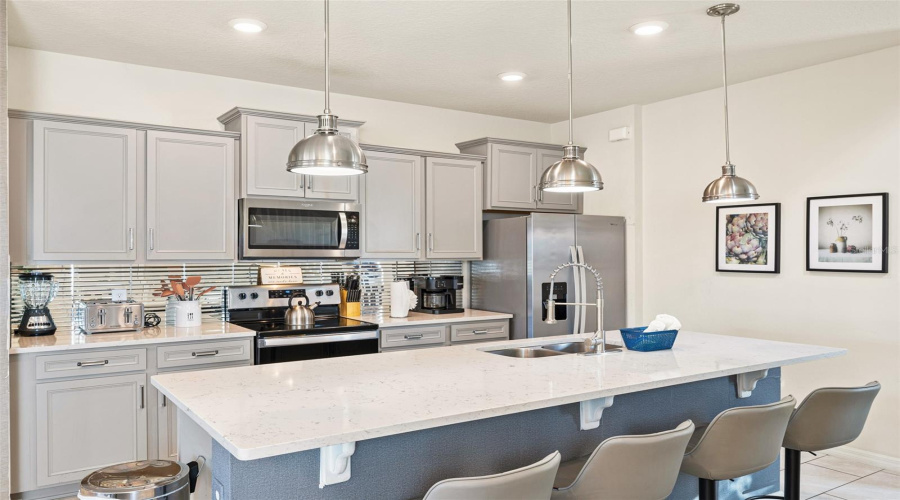 Davenport, Florida 33897, 7 Bedroom Bedrooms, ,5 Bathroombathrooms,Residential,For Sale,Aloha,0,Mfro6446555
