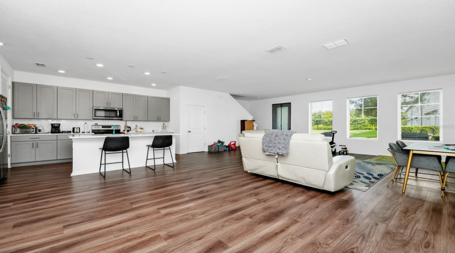 Davenport, Florida 33896, 3 Bedroom Bedrooms, ,2 Bathroombathrooms,Residential,For Sale,Benoi,0,Mfro6447014