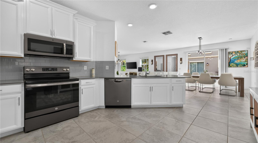 Davenport, Florida 33896, 5 Bedroom Bedrooms, ,3 Bathroombathrooms,Residential,For Sale,Shinnecock Hills,0,Mfrs5158381