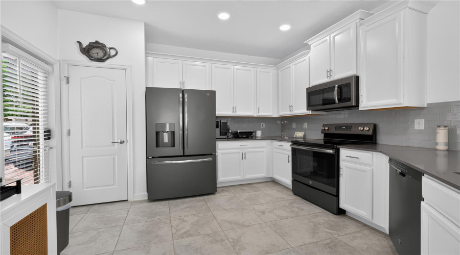 Davenport, Florida 33896, 5 Bedroom Bedrooms, ,3 Bathroombathrooms,Residential,For Sale,Shinnecock Hills,0,Mfrs5158381