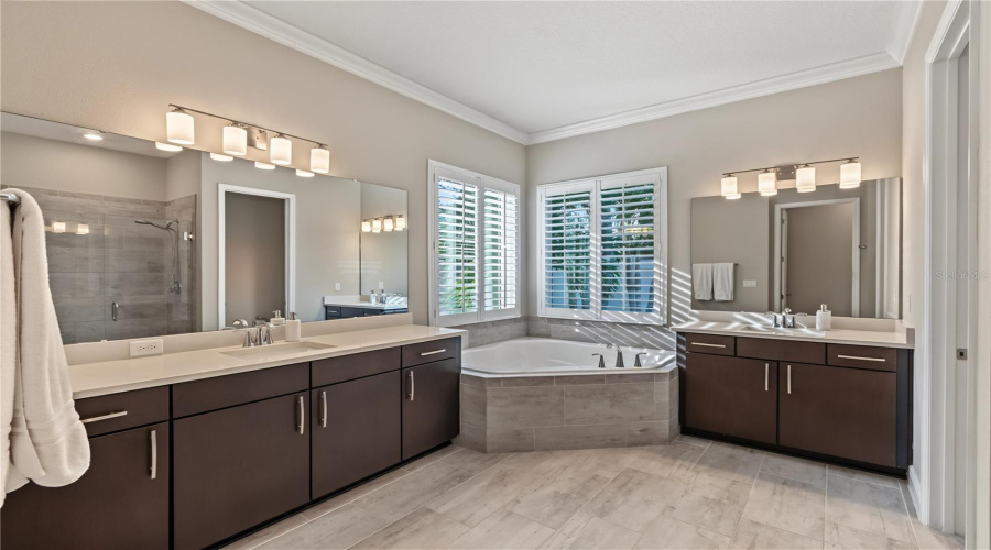 Orlando, Florida 32836, 4 Bedroom Bedrooms, ,3 Bathroombathrooms,Residential,For Sale,Ludington,0,Mfro6446386