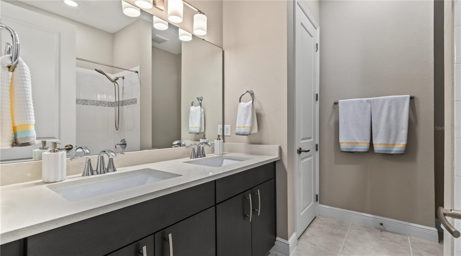 Orlando, Florida 32836, 4 Bedroom Bedrooms, ,3 Bathroombathrooms,Residential,For Sale,Ludington,0,Mfro6446386