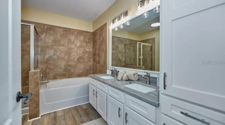 Davenport, Florida 33897, 4 Bedroom Bedrooms, ,3 Bathroombathrooms,Residential,For Sale,Charo,0,Mfro6446956