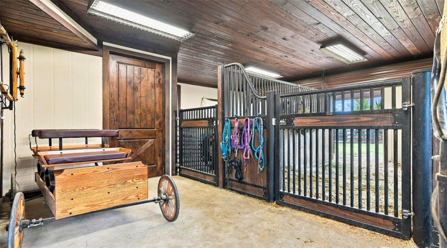 American Stall Works Large Horse Stable