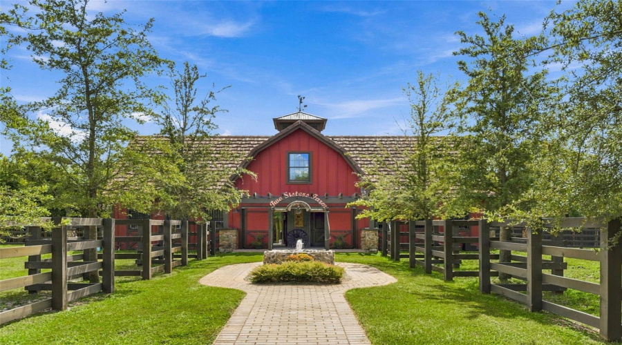 2Nd 2 Story Barn - 3 Stables + Carriage Apt