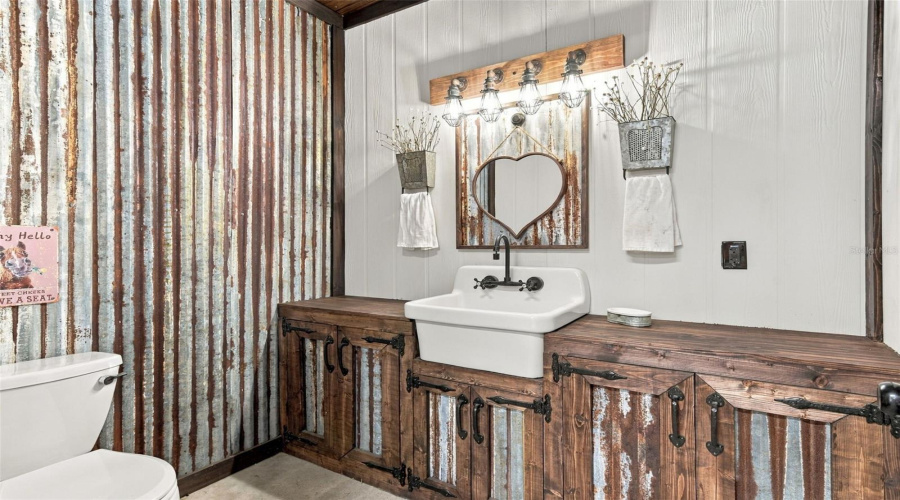 1/2 Bath In Barn