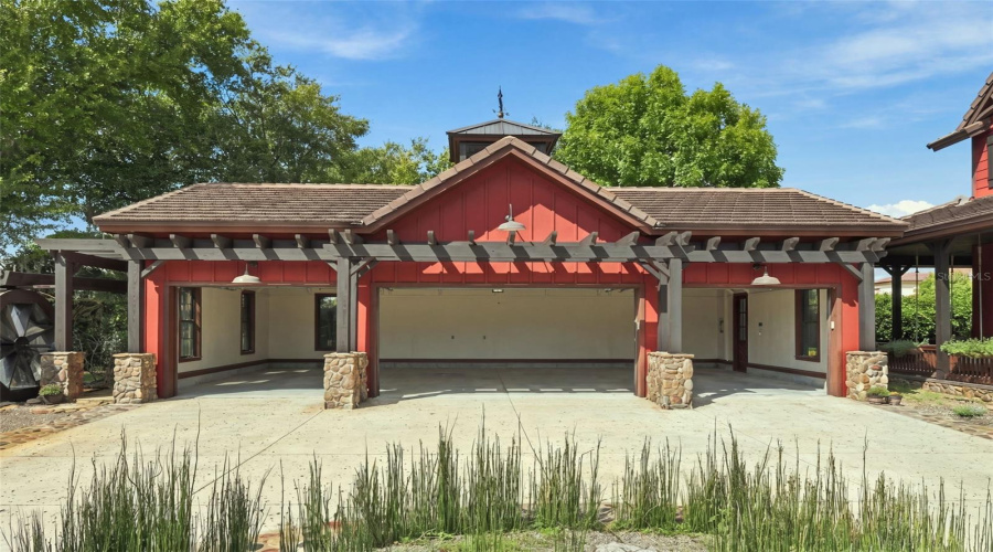 Spacious 4 Car Garage