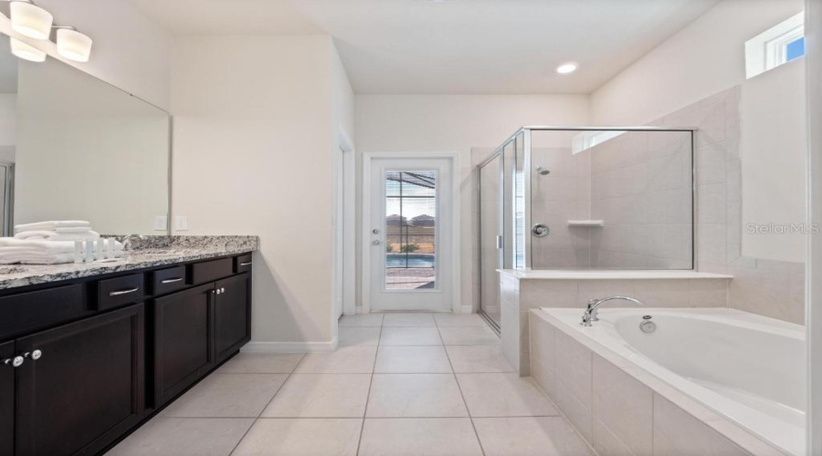 Davenport, Florida 33897, 10 Bedroom Bedrooms, ,8 Bathroombathrooms,Residential,For Sale,Lana,0,Mfro6446810
