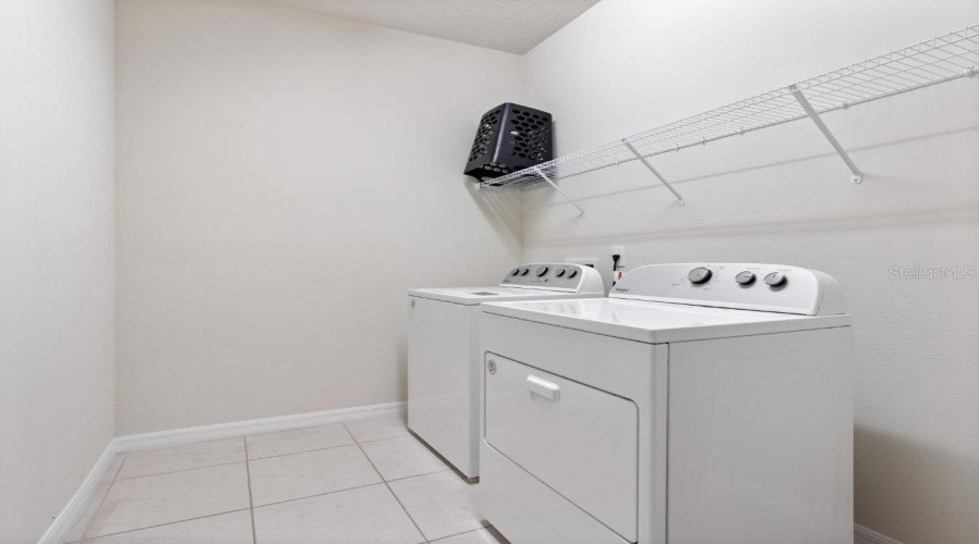 Davenport, Florida 33897, 10 Bedroom Bedrooms, ,8 Bathroombathrooms,Residential,For Sale,Lana,0,Mfro6446810