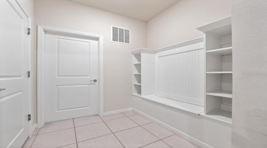 Davenport, Florida 33897, 10 Bedroom Bedrooms, ,8 Bathroombathrooms,Residential,For Sale,Lana,0,Mfro6446810