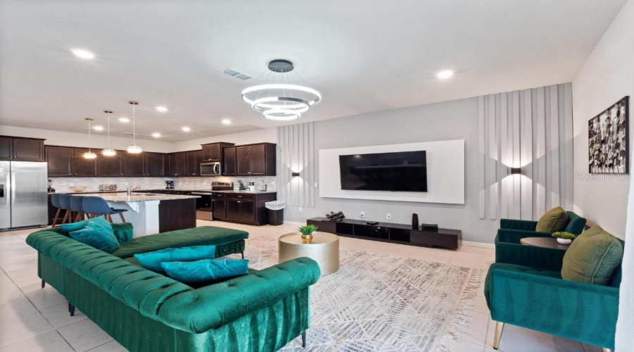 Davenport, Florida 33897, 10 Bedroom Bedrooms, ,8 Bathroombathrooms,Residential,For Sale,Lana,0,Mfro6446810
