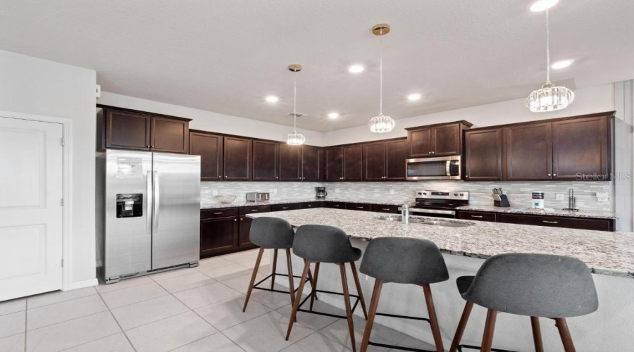 Davenport, Florida 33897, 10 Bedroom Bedrooms, ,8 Bathroombathrooms,Residential,For Sale,Lana,0,Mfro6446810