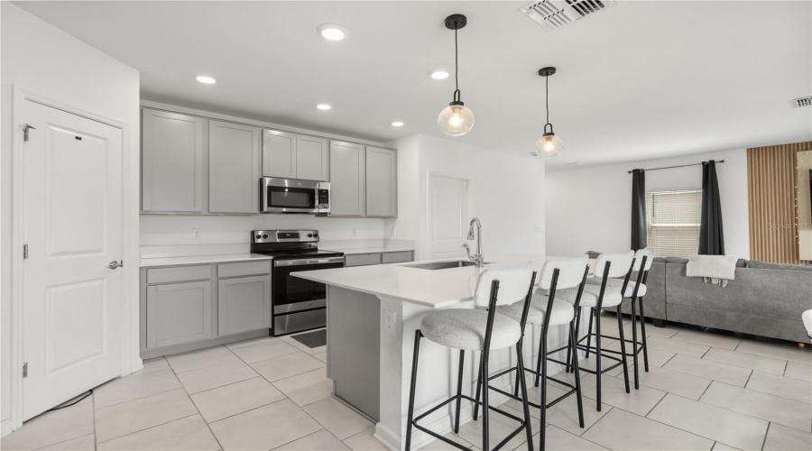 Davenport, Florida 33837, 4 Bedroom Bedrooms, ,2 Bathroombathrooms,Residential,For Sale,Loch,0,Mfrs5158831
