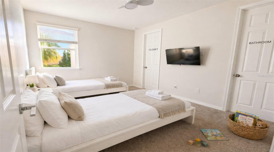 Kissimmee, Florida 34747, 6 Bedroom Bedrooms, ,4 Bathroombathrooms,Residential,For Sale,Sandy Park,0,Mfro6447156