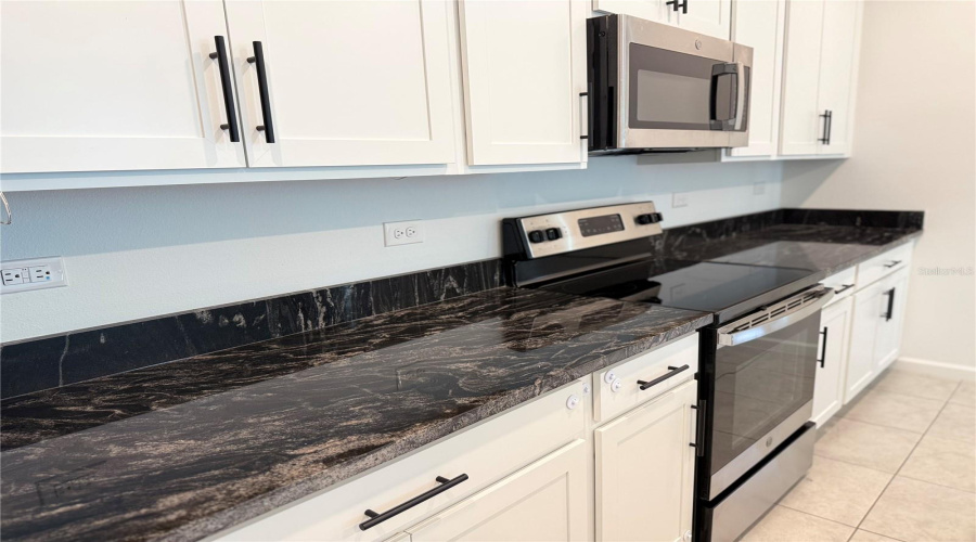 Davenport, Florida 33837, 5 Bedroom Bedrooms, ,3 Bathroombathrooms,Residential,For Sale,Sugarwood,0,Mfrs5158878