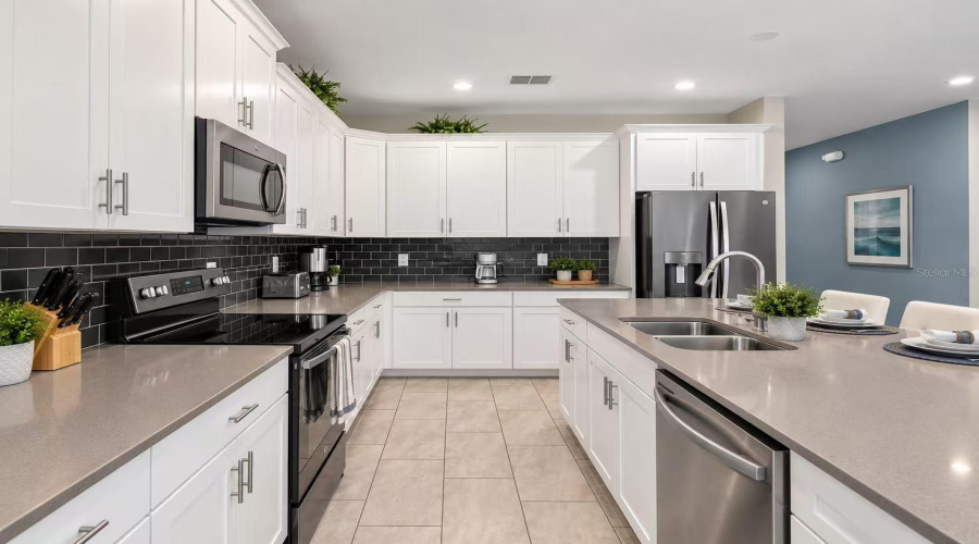 Davenport, Florida 33896, 6 Bedroom Bedrooms, ,5 Bathroombathrooms,Residential,For Sale,Flange,0,Mfro6447330
