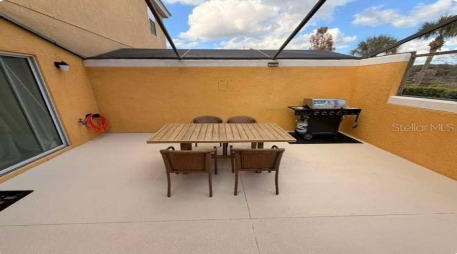 Kissimmee, Florida 34747, 2 Bedroom Bedrooms, ,2 Bathroombathrooms,Residential,For Sale,Yellow Lantana,0,Mfro6447611