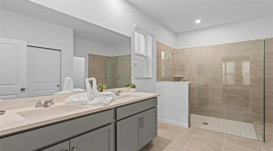 Kissimmee, Florida 34747, 6 Bedroom Bedrooms, ,4 Bathroombathrooms,Residential,For Sale,Driftwood,0,Mfro6447695
