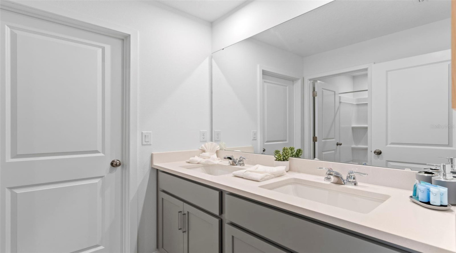 Kissimmee, Florida 34747, 6 Bedroom Bedrooms, ,4 Bathroombathrooms,Residential,For Sale,Driftwood,0,Mfro6447695