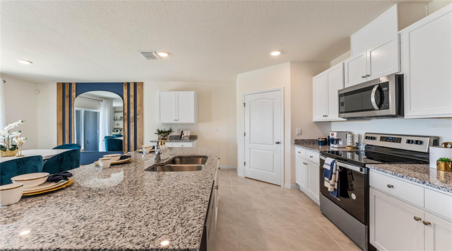 Davenport, Florida 33837, 4 Bedroom Bedrooms, ,2 Bathroombathrooms,Residential,For Sale,Limeklin Falls,0,Mfro6447878