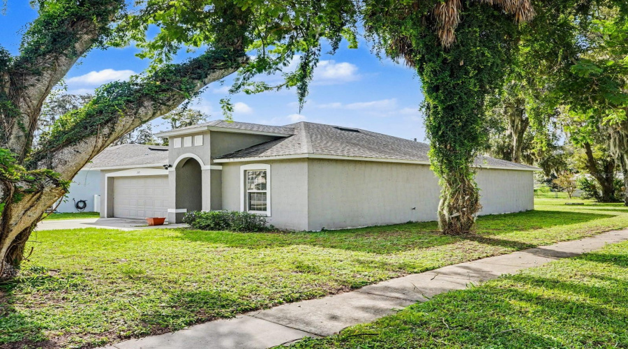 Davenport, Florida 33837, 3 Bedroom Bedrooms, ,2 Bathroombathrooms,Residential,For Sale,Maple Street East,0,Mfrtb8555628