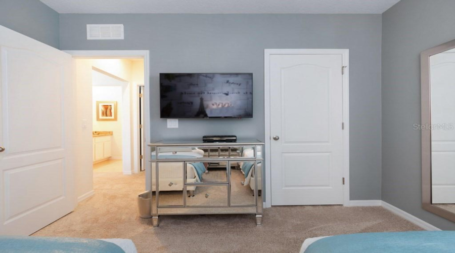 Davenport, Florida 33837, 5 Bedroom Bedrooms, ,4 Bathroombathrooms,Residential,For Sale,Oak Shadow,0,Mfrs5130984
