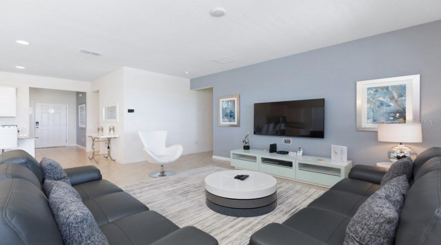 Davenport, Florida 33837, 5 Bedroom Bedrooms, ,4 Bathroombathrooms,Residential,For Sale,Oak Shadow,0,Mfrs5130984