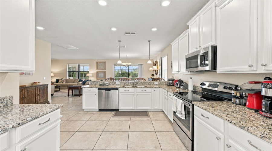 Davenport, Florida 33896, 5 Bedroom Bedrooms, ,4 Bathroombathrooms,Residential,For Sale,Shadow Mountain,0,Mfro6445882