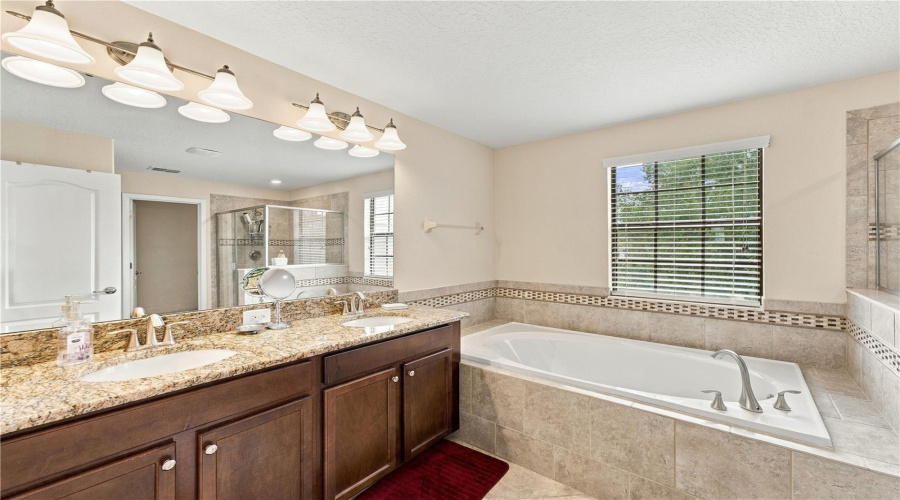 Davenport, Florida 33896, 5 Bedroom Bedrooms, ,4 Bathroombathrooms,Residential,For Sale,Shadow Mountain,0,Mfro6445882
