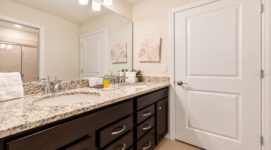 Davenport, Florida 33897, 10 Bedroom Bedrooms, ,8 Bathroombathrooms,Residential,For Sale,Lana Avenue,0,Mfro6447898