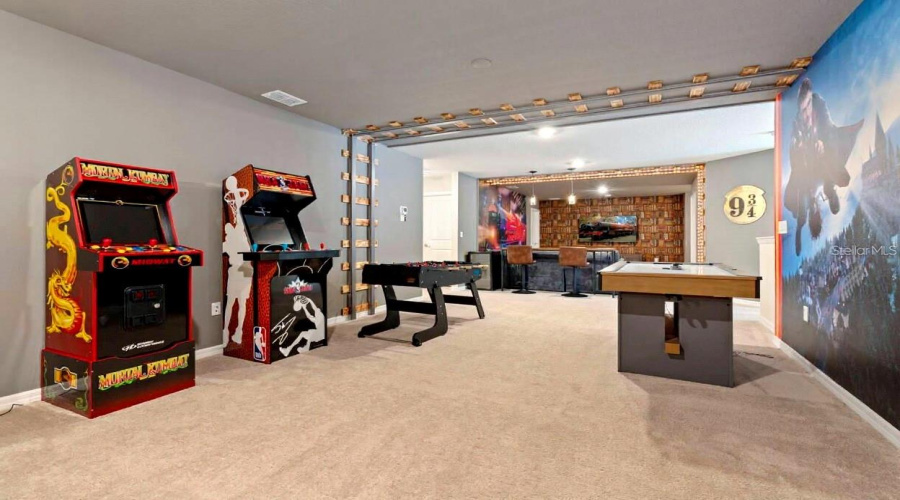 Davenport, Florida 33897, 10 Bedroom Bedrooms, ,8 Bathroombathrooms,Residential,For Sale,Lana Avenue,0,Mfro6447898