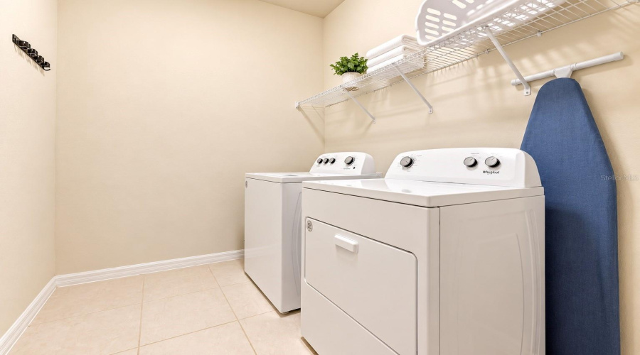 Davenport, Florida 33897, 10 Bedroom Bedrooms, ,8 Bathroombathrooms,Residential,For Sale,Lana Avenue,0,Mfro6447898