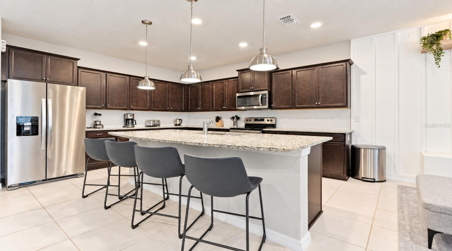 Davenport, Florida 33897, 10 Bedroom Bedrooms, ,8 Bathroombathrooms,Residential,For Sale,Lana Avenue,0,Mfro6447898