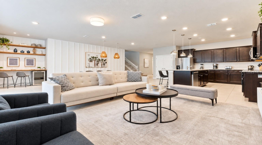 Davenport, Florida 33897, 10 Bedroom Bedrooms, ,8 Bathroombathrooms,Residential,For Sale,Lana Avenue,0,Mfro6447898